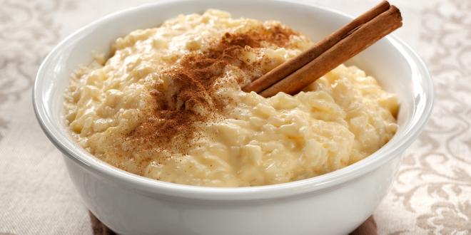 a bowl of sweetened rice pudding with cinnamon on top